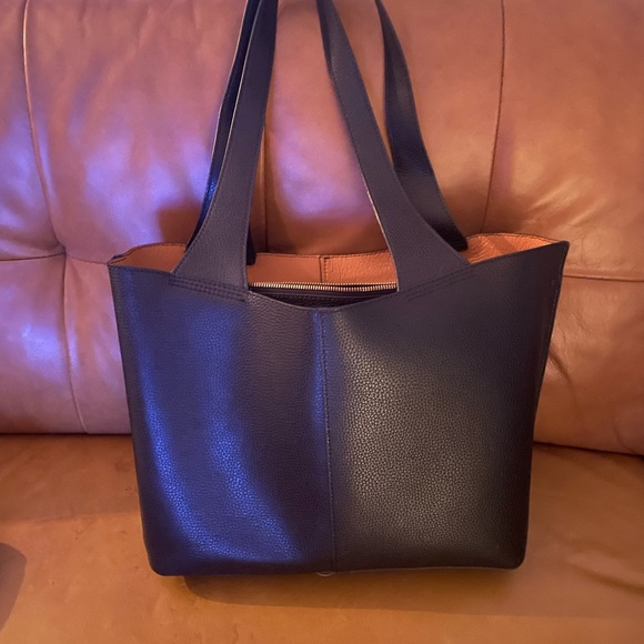 HOBO Vida Black Tote - Picture 3 of 6